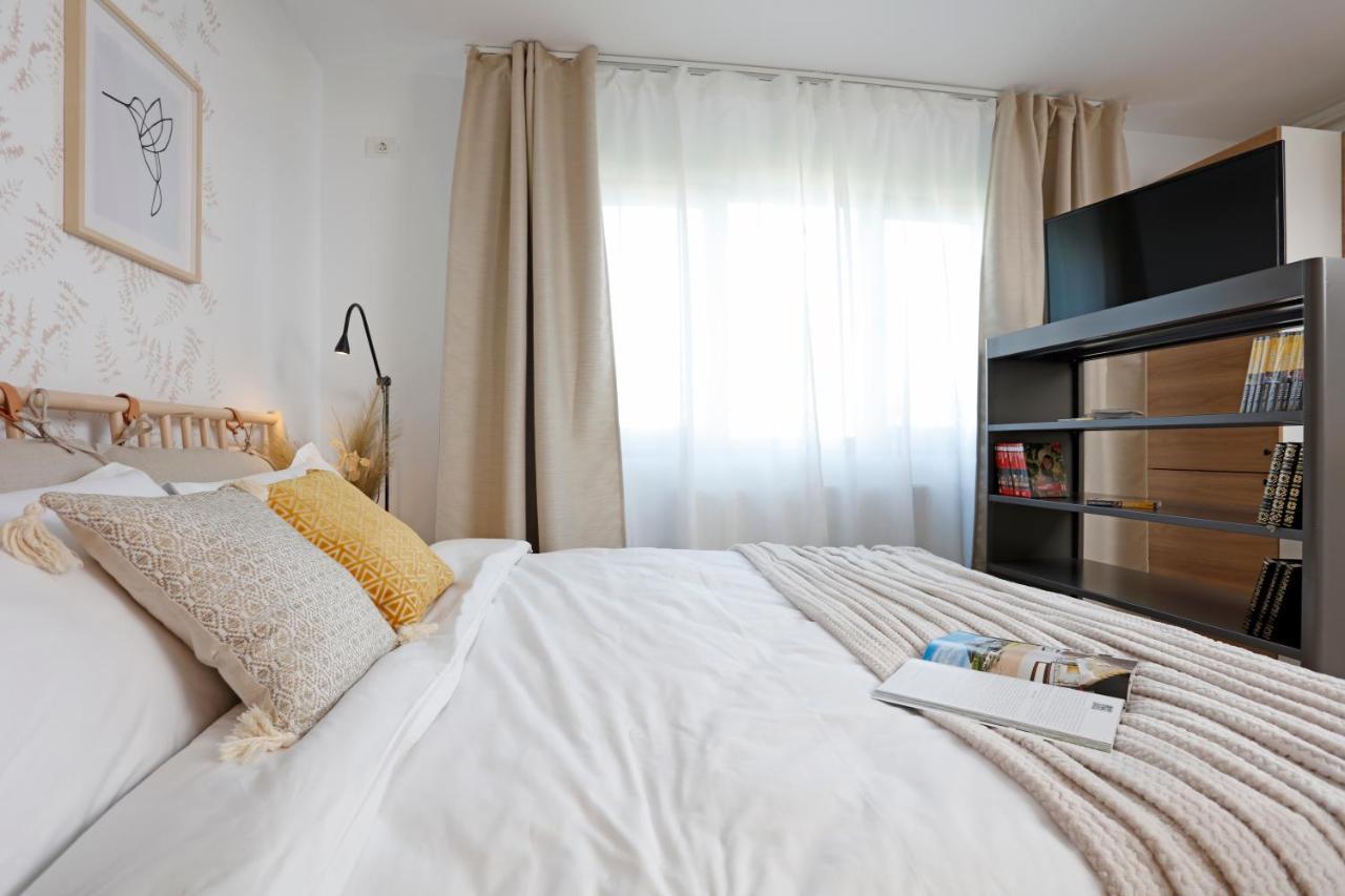 New & Cozy Studio In Ghencea + Netflix Bukares Bagian luar foto