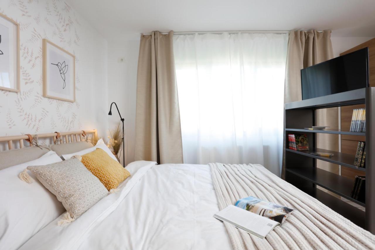 New & Cozy Studio In Ghencea + Netflix Bukares Bagian luar foto