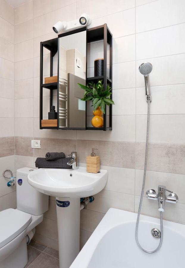 New & Cozy Studio In Ghencea + Netflix Bukares Bagian luar foto