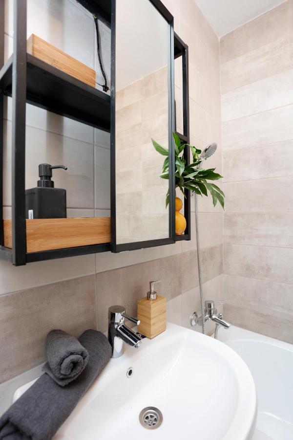 New & Cozy Studio In Ghencea + Netflix Bukares Bagian luar foto