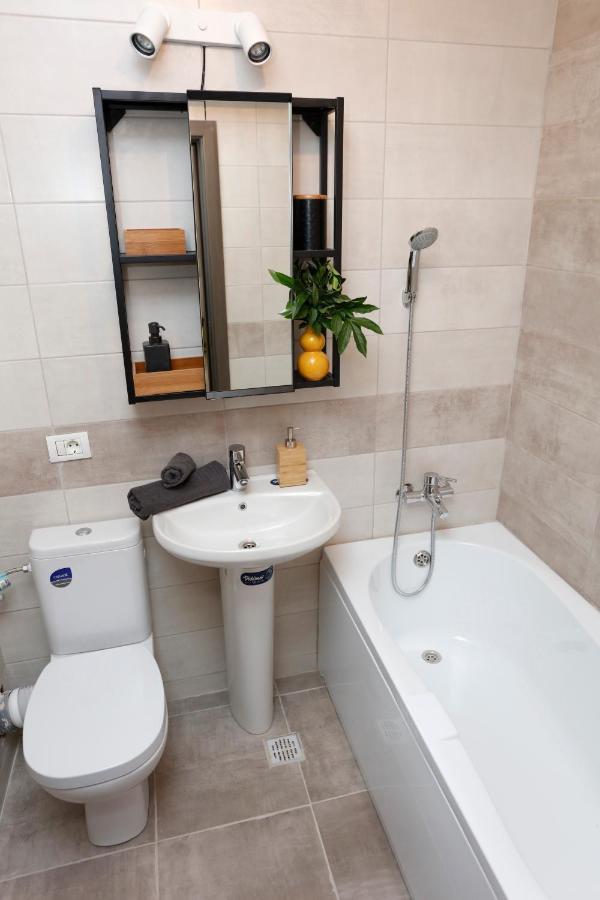 New & Cozy Studio In Ghencea + Netflix Bukares Bagian luar foto